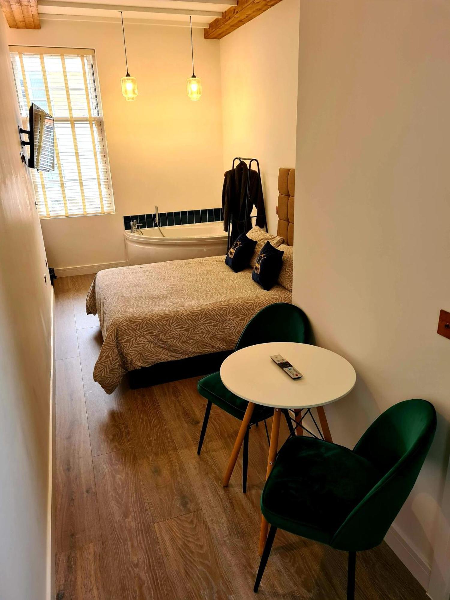Angel Townhouse Hotel London Room photo